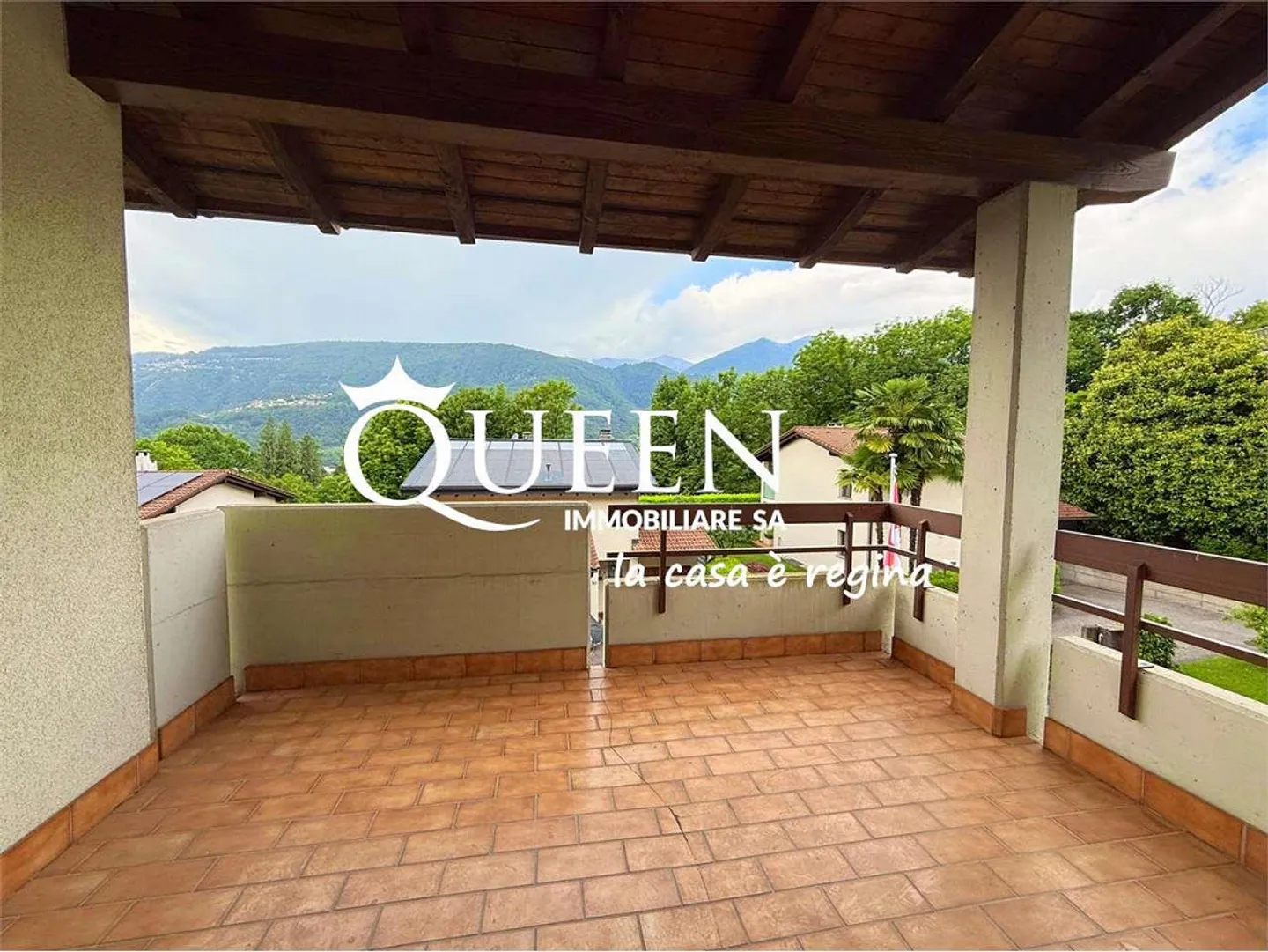 Vezia: Casa con 5 Camere e Giardino - Foto 3 di 13