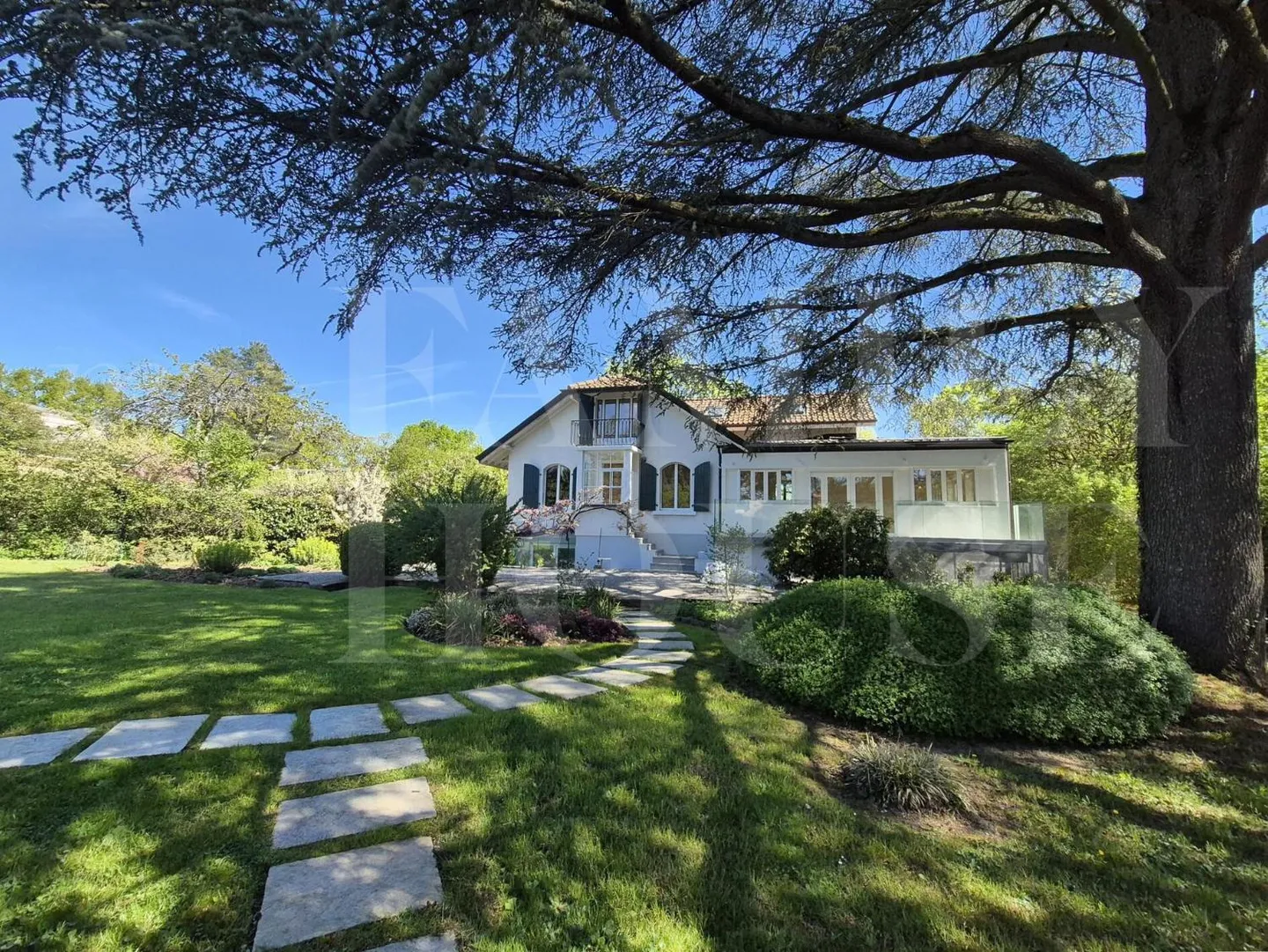 EXCLUSIVITY - Magnificent Single-Family Home in Vandoeuvres - Photo 1 of 13