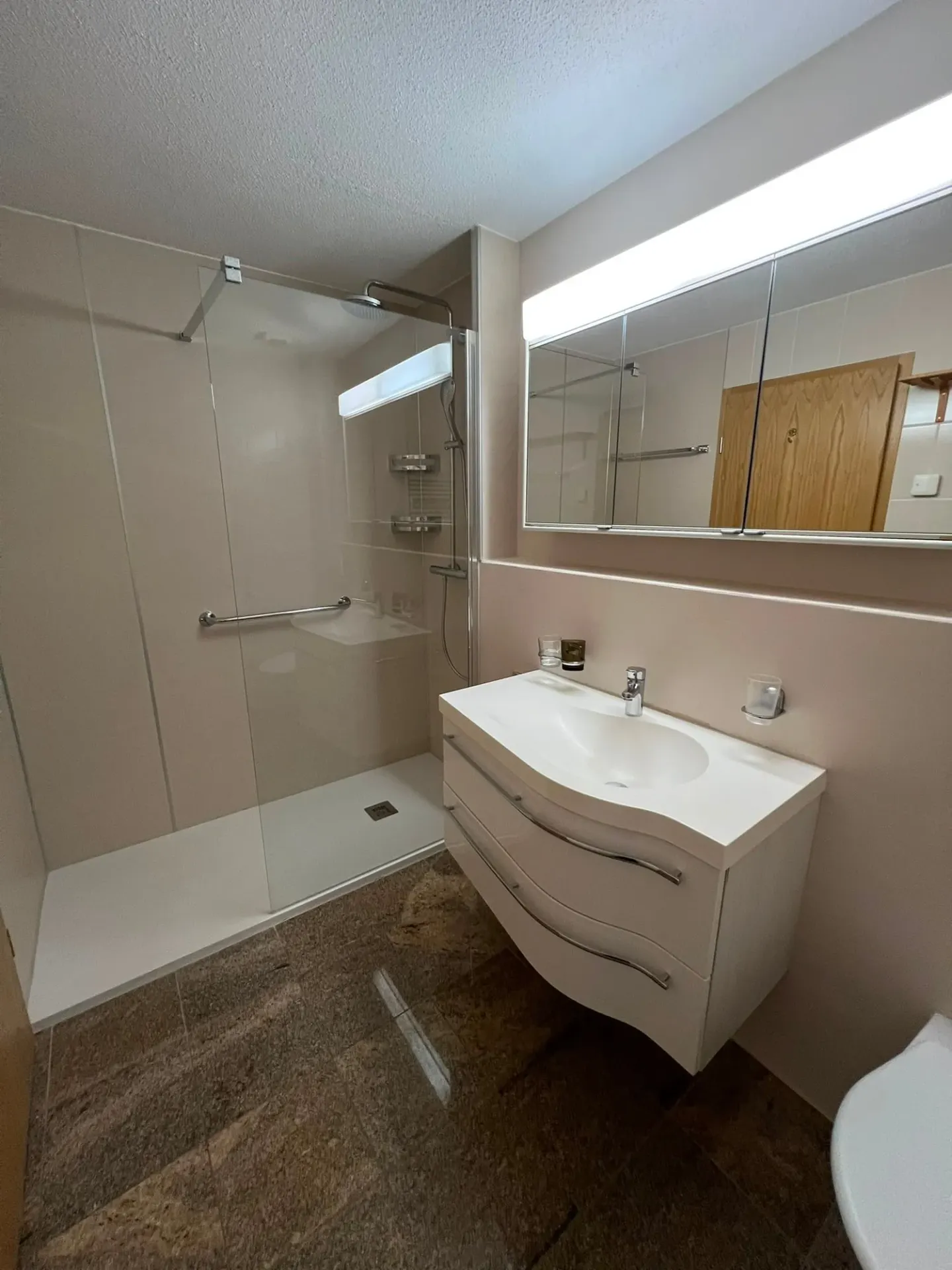 Charmant appartement en duplex de 4.5 pièces à Egg (ZH) - Photo 6 sur 10