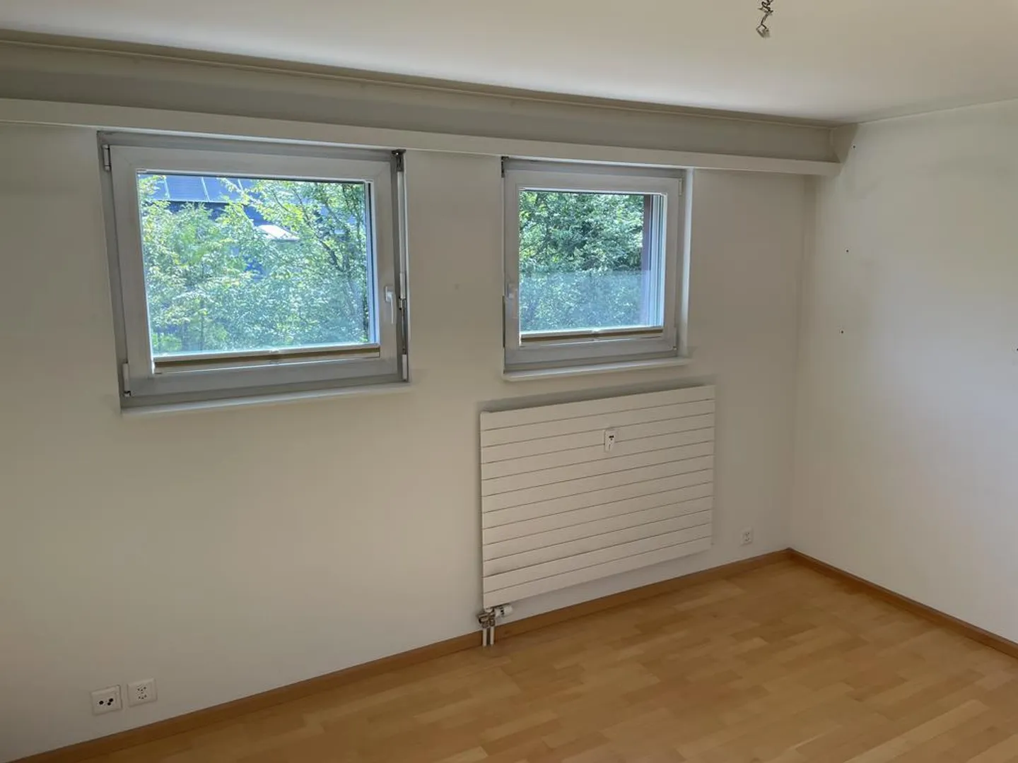 Superbe appartement en attique de 4,5 pièces avec terrasse et garage privé - Photo 4 sur 11