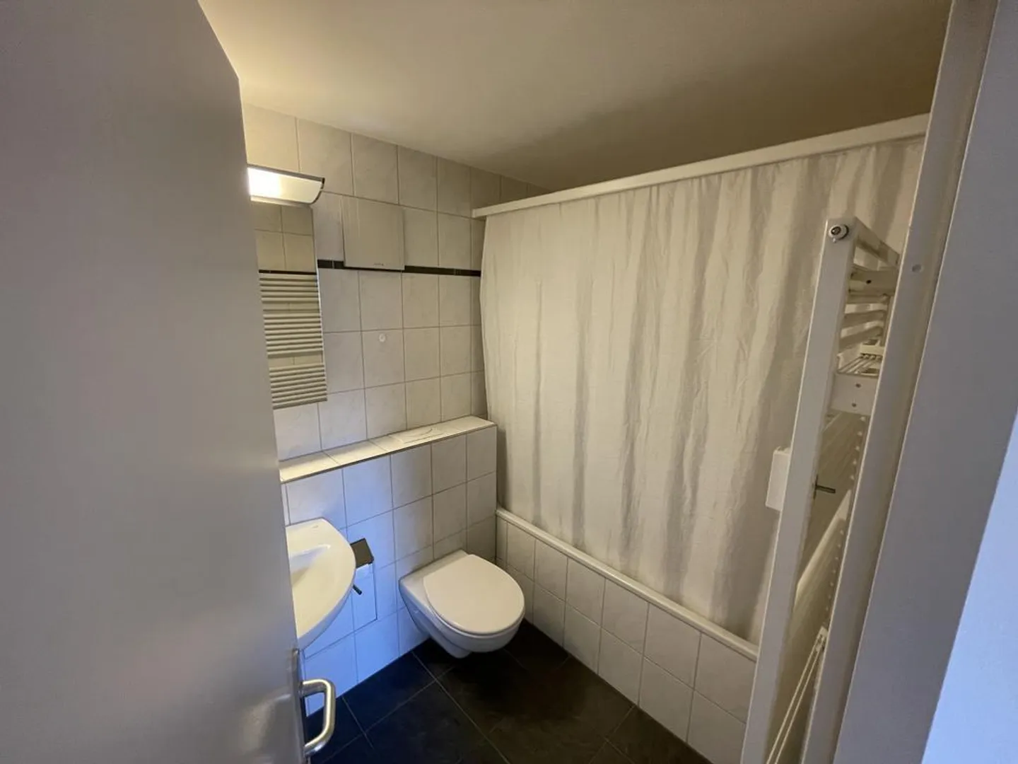 Superbe appartement en attique de 4,5 pièces avec terrasse et garage privé - Photo 8 sur 11