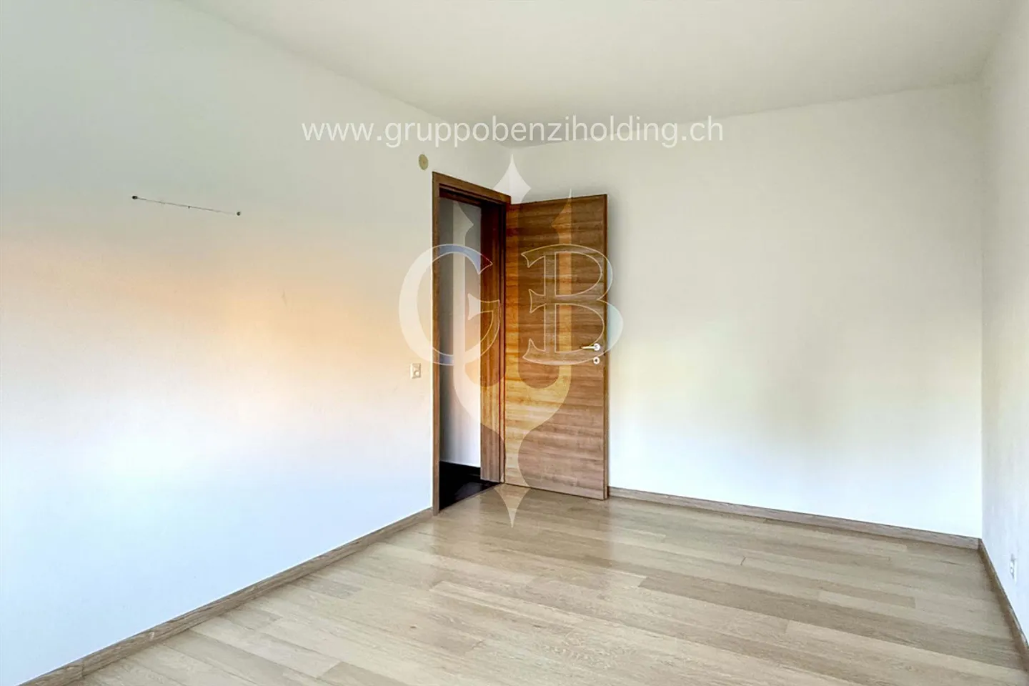 DIRECT DAL PROPRIETARIO - Appartamento ristrutturato di 2,5 locali con giardino privato a Savosa - Foto 11 di 14