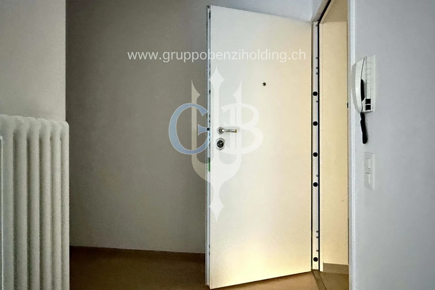 DIRECT DAL PROPRIETARIO - Appartamento ristrutturato di 2,5 locali con giardino privato a Savosa - Foto 13 di 14