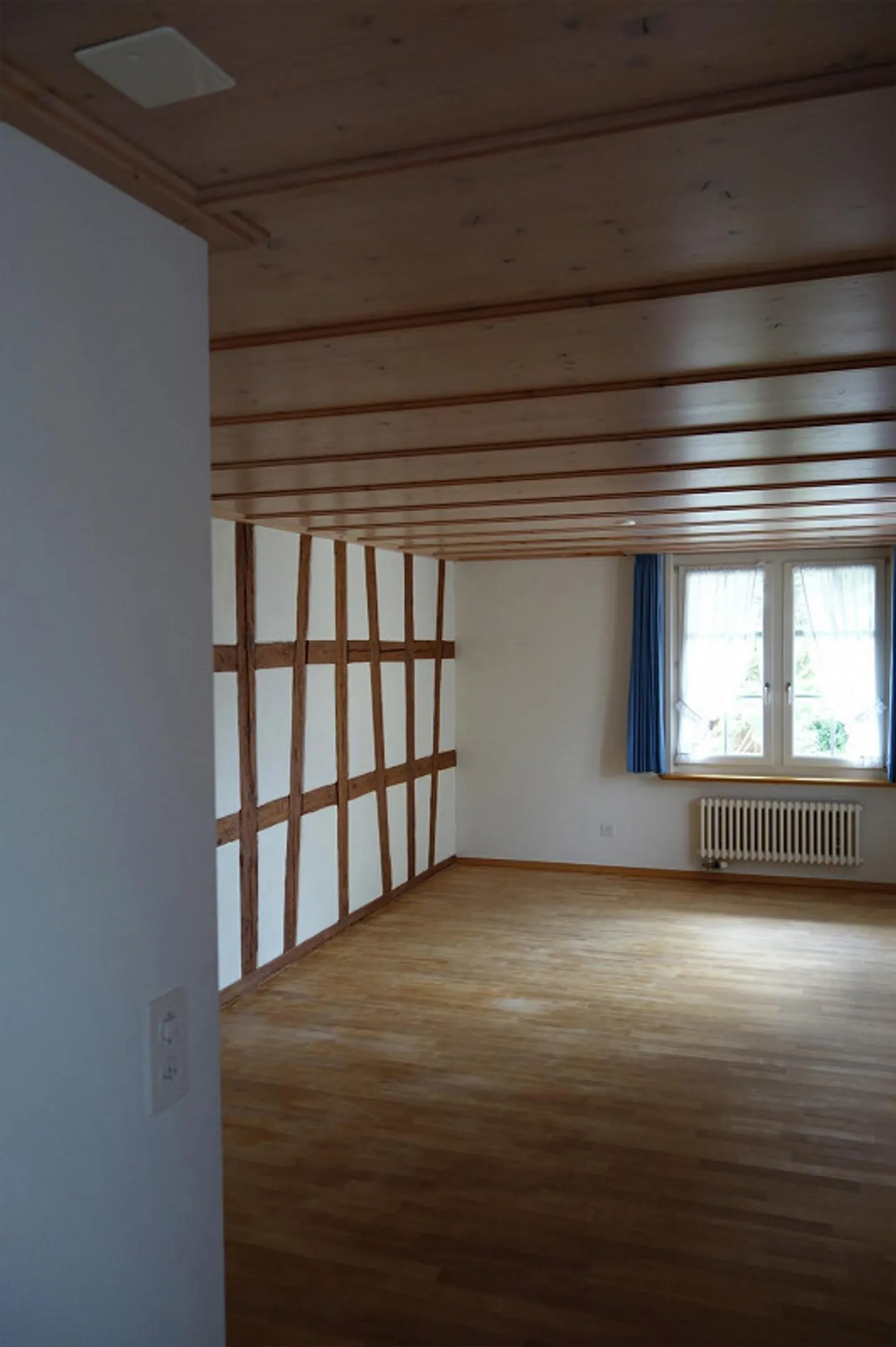 dans une belle maison en bois - Photo 3 sur 5