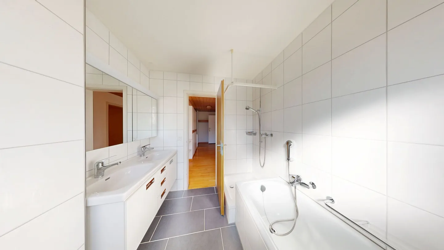 4.5-Room Apartment with Charm, Potential, and Views - Photo 7 of 9