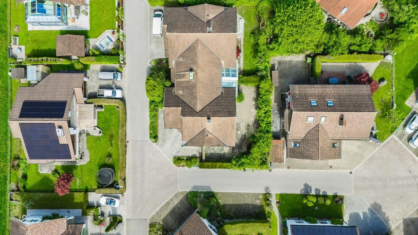 Grande maison jumelée de 6,5 pièces dans un quartier résidentiel privilégié - ... - Photo 14 sur 14