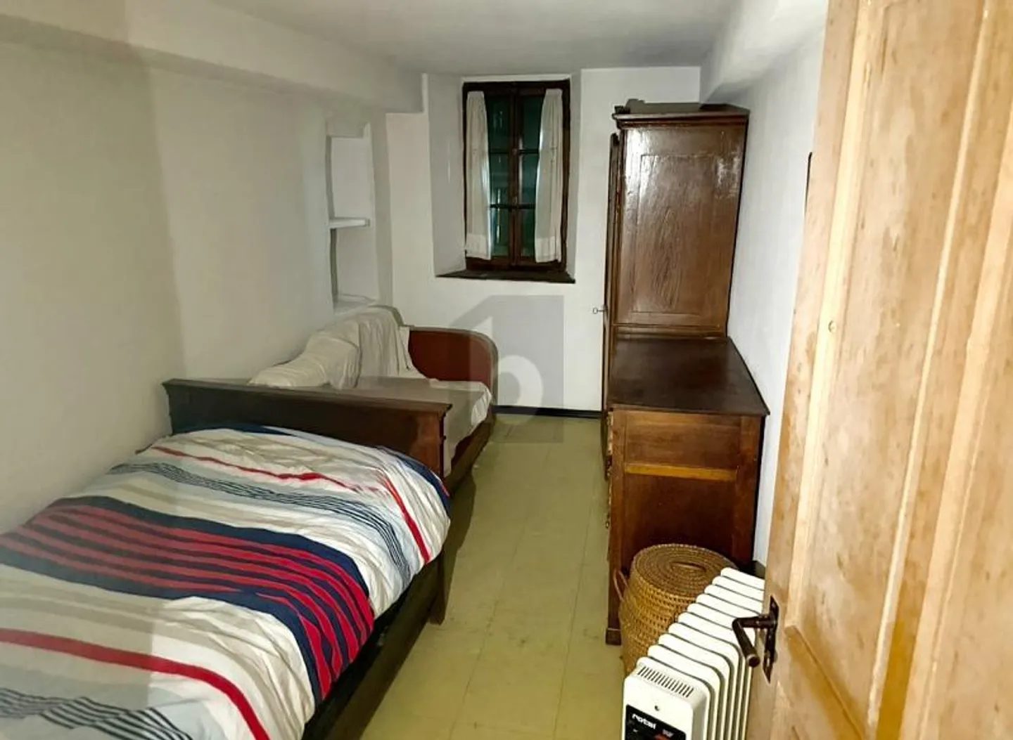 SPACIOUS RUSTIC WITH GREAT POTENTIAL - Photo 4 of 6