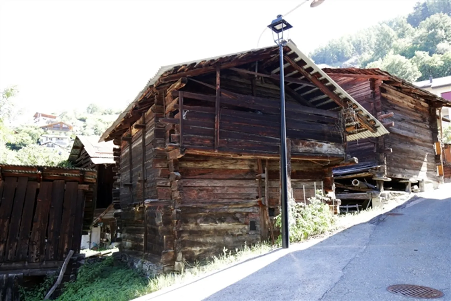 Several barns with barns to renovate in the village of Brignon - Photo 2 of 4