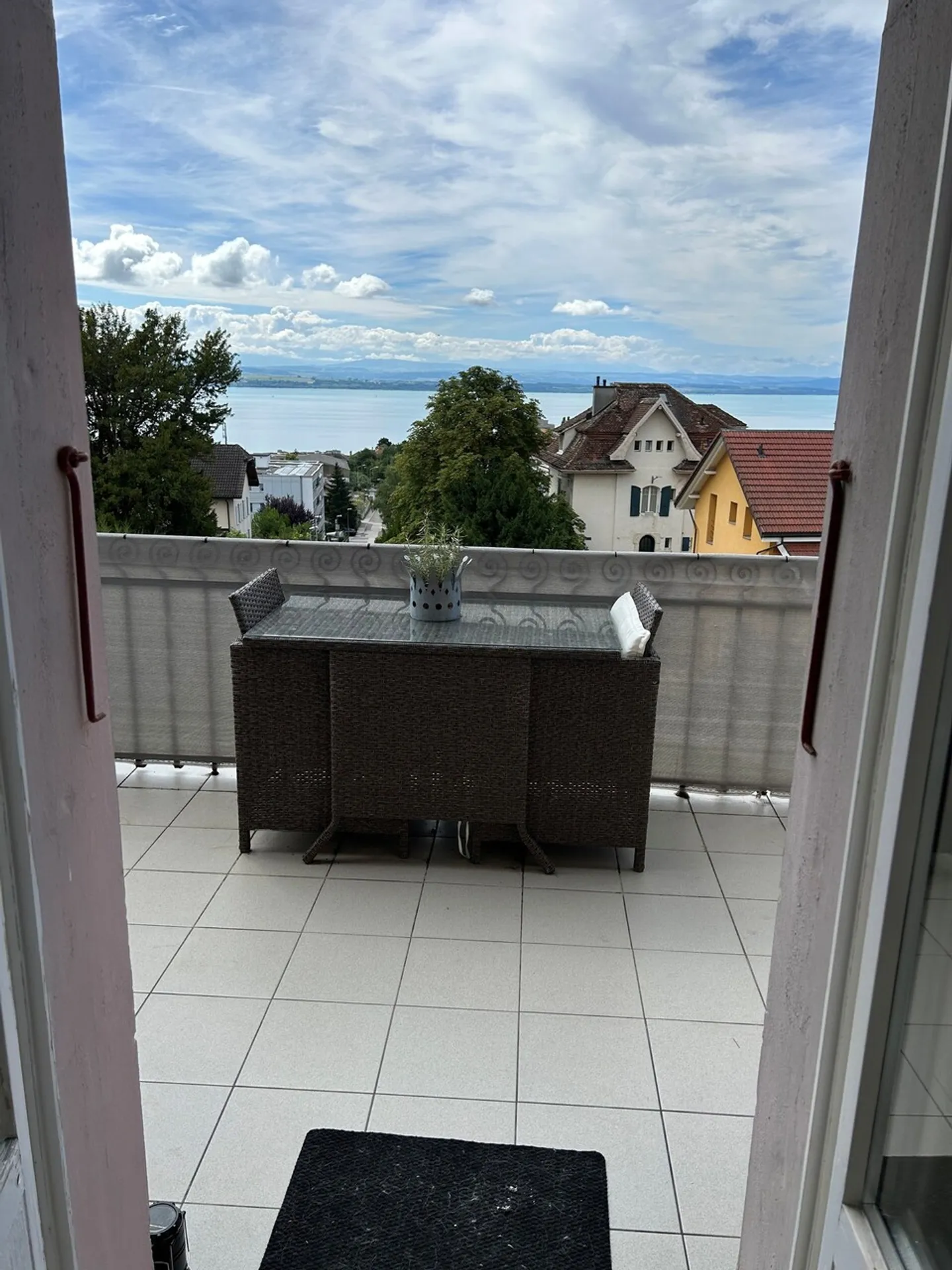 Angenehme Wohnung mit Blick auf den See - Foto 1 von 9