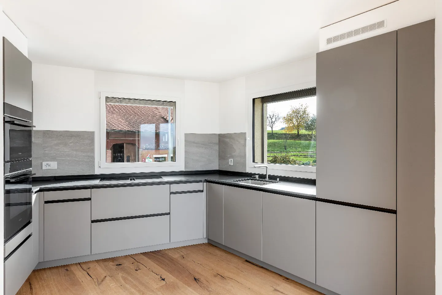 Exceptional duplex 5.5 rooms - panoramic terrace and idyllic setting - Photo 4 of 11