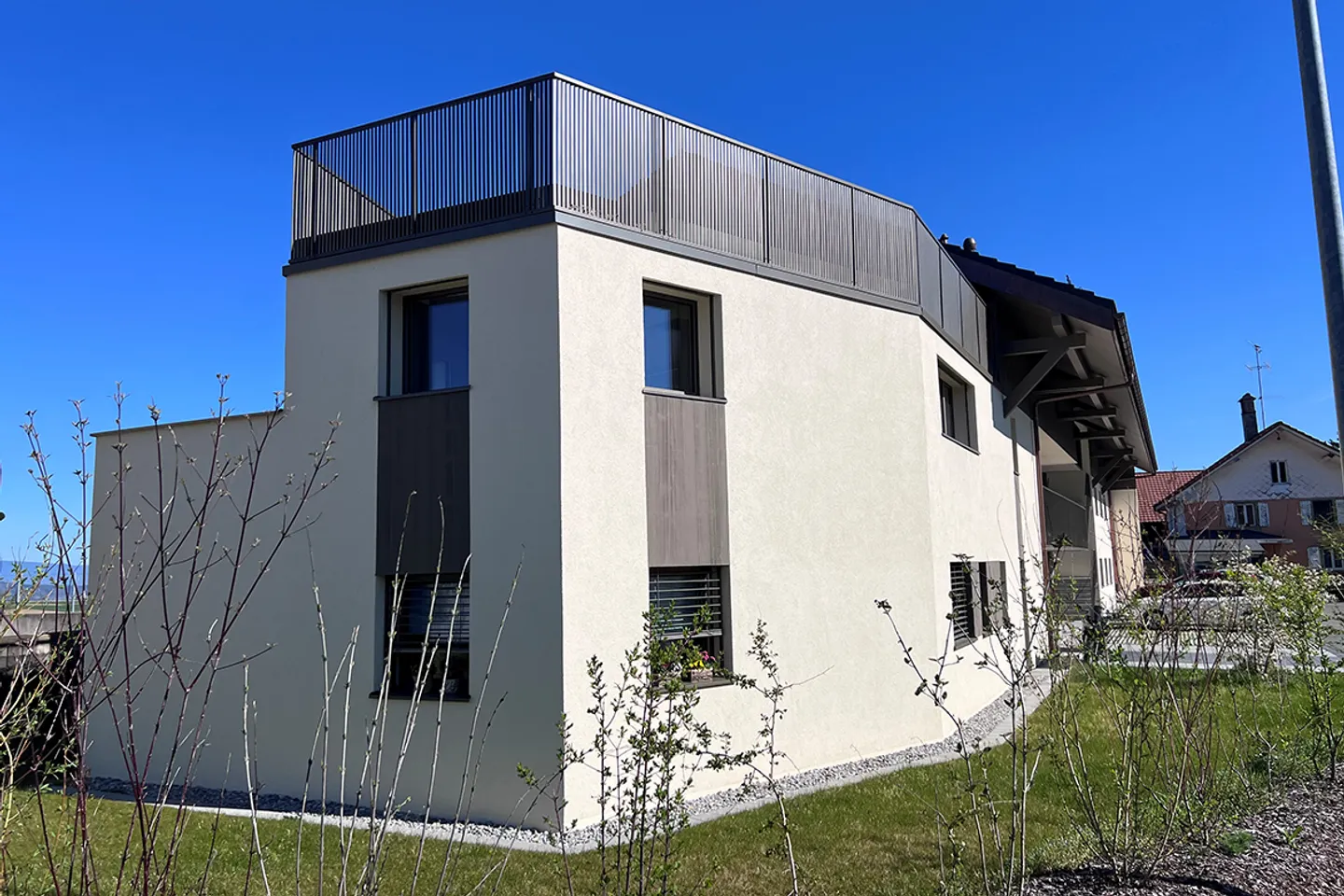 Exceptional duplex 5.5 rooms - panoramic terrace and idyllic setting - Photo 2 of 11