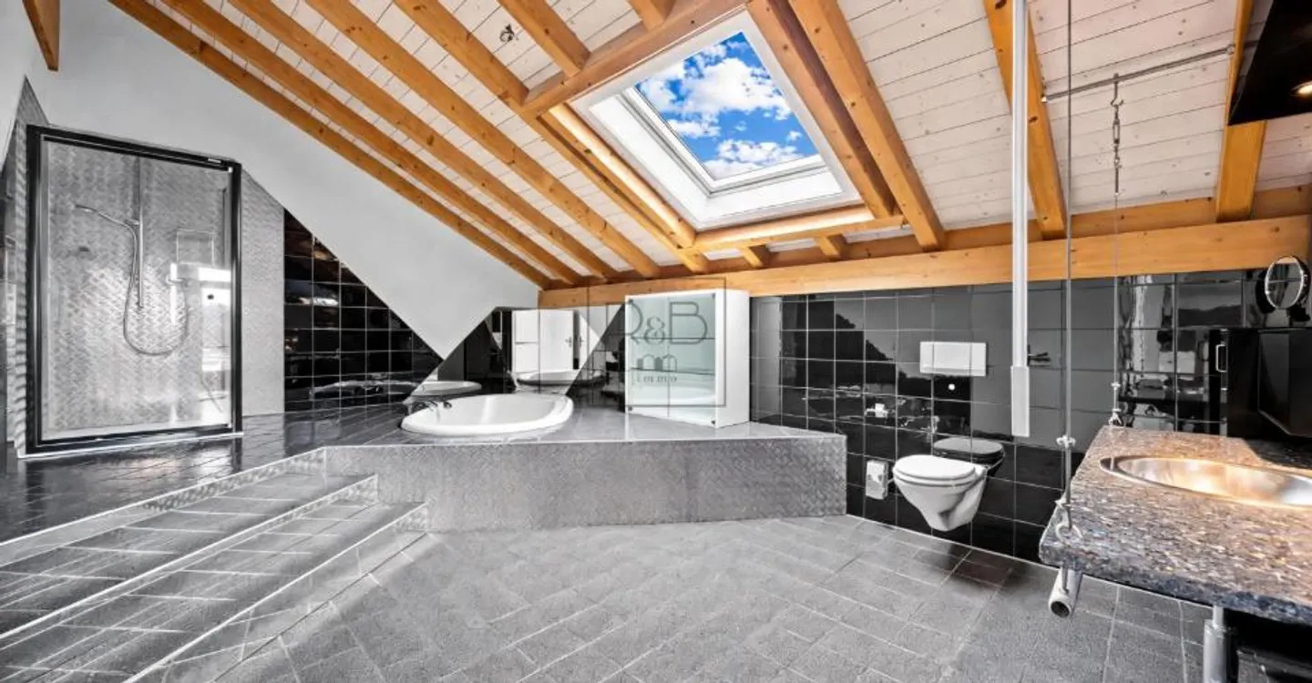 Wunderschöne 4,5-Zimmer-Duplexwohnung mit einzigartigem Charme - Foto 5 von 8
