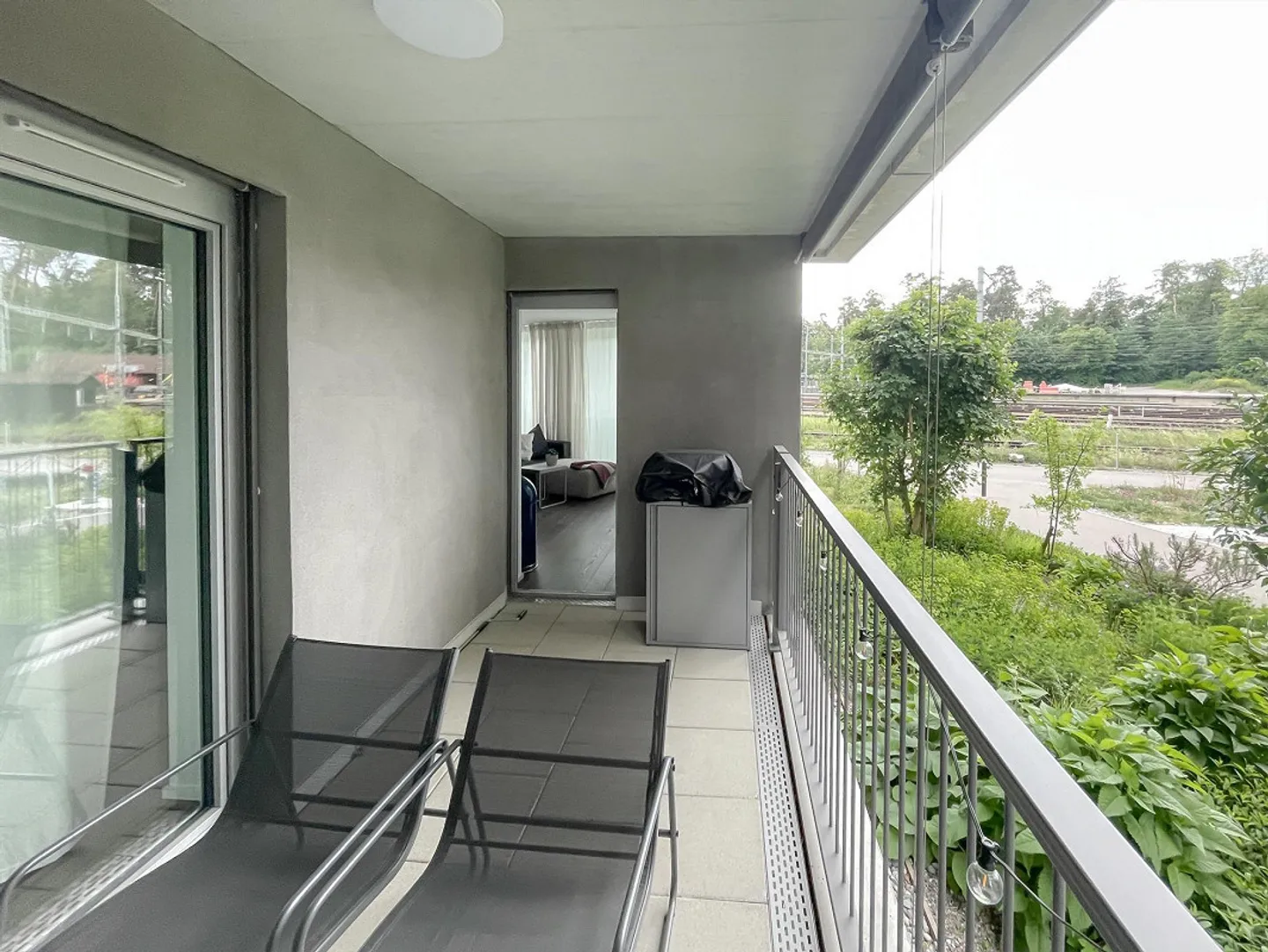 Bienvenue dans votre nouveau chez-vous ! Cet appartement attrayant de 2,5 pièces séduit par son emplacement central et ses équipements modernes : - Photo 6 sur 6