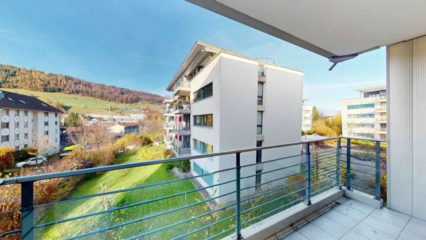 Living in peace - well connected - Photo 4 of 11