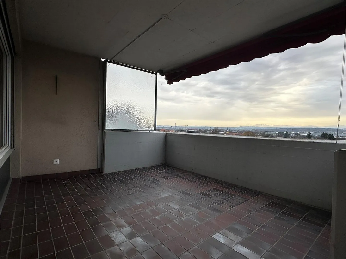 Appartamento 5.5 stanze completamente ristrutturato, grande e luminoso con vista - Foto 19 di 20
