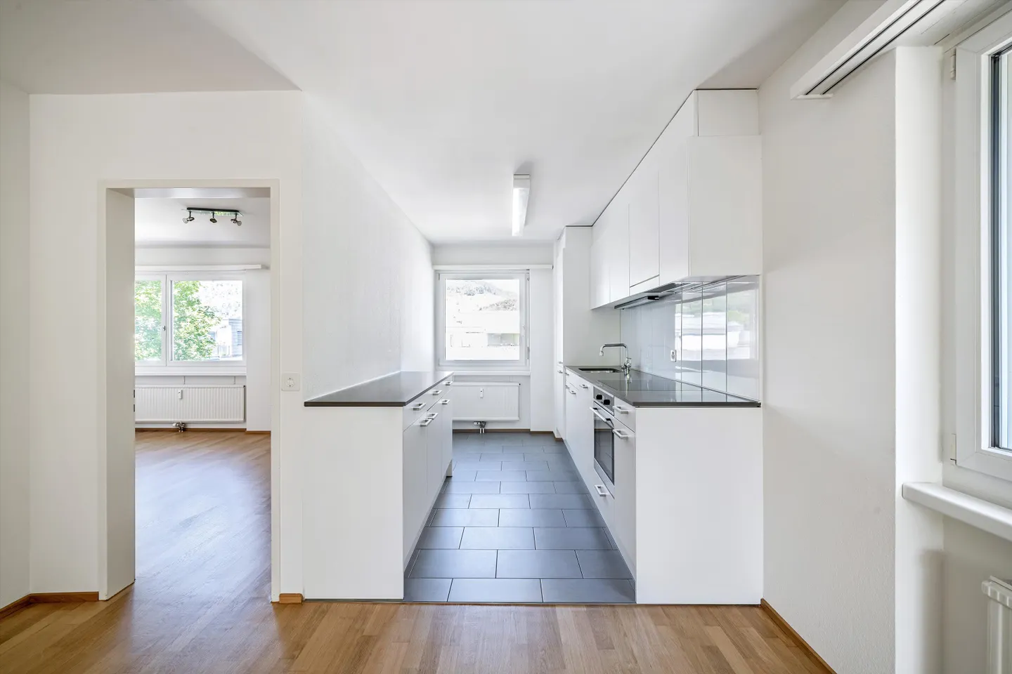 Modern Apartment by the Forest - Photo 4 of 13