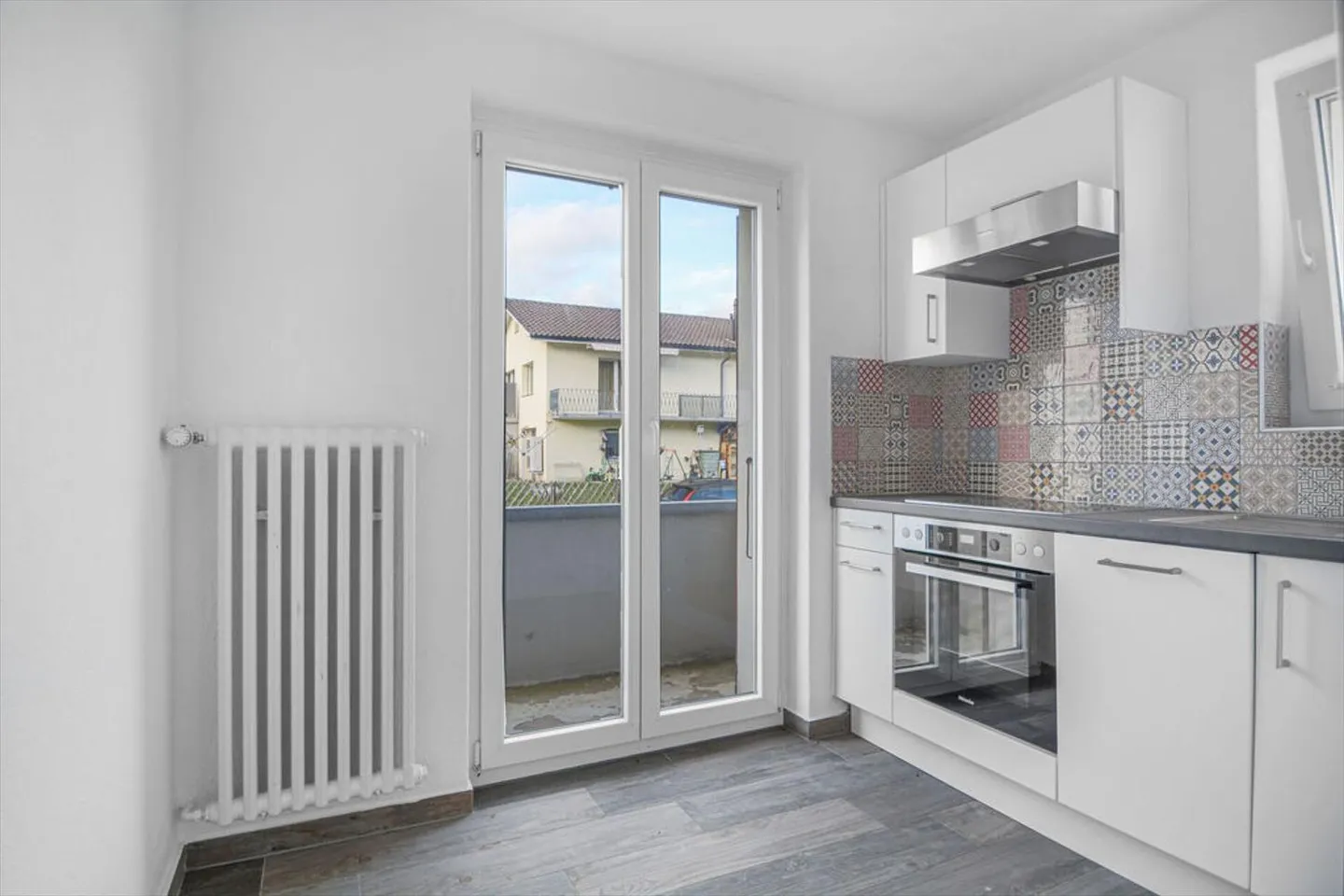 Tavannes, bel appartement rénové de 3,5 pièces avec balcons - Photo 2 sur 8