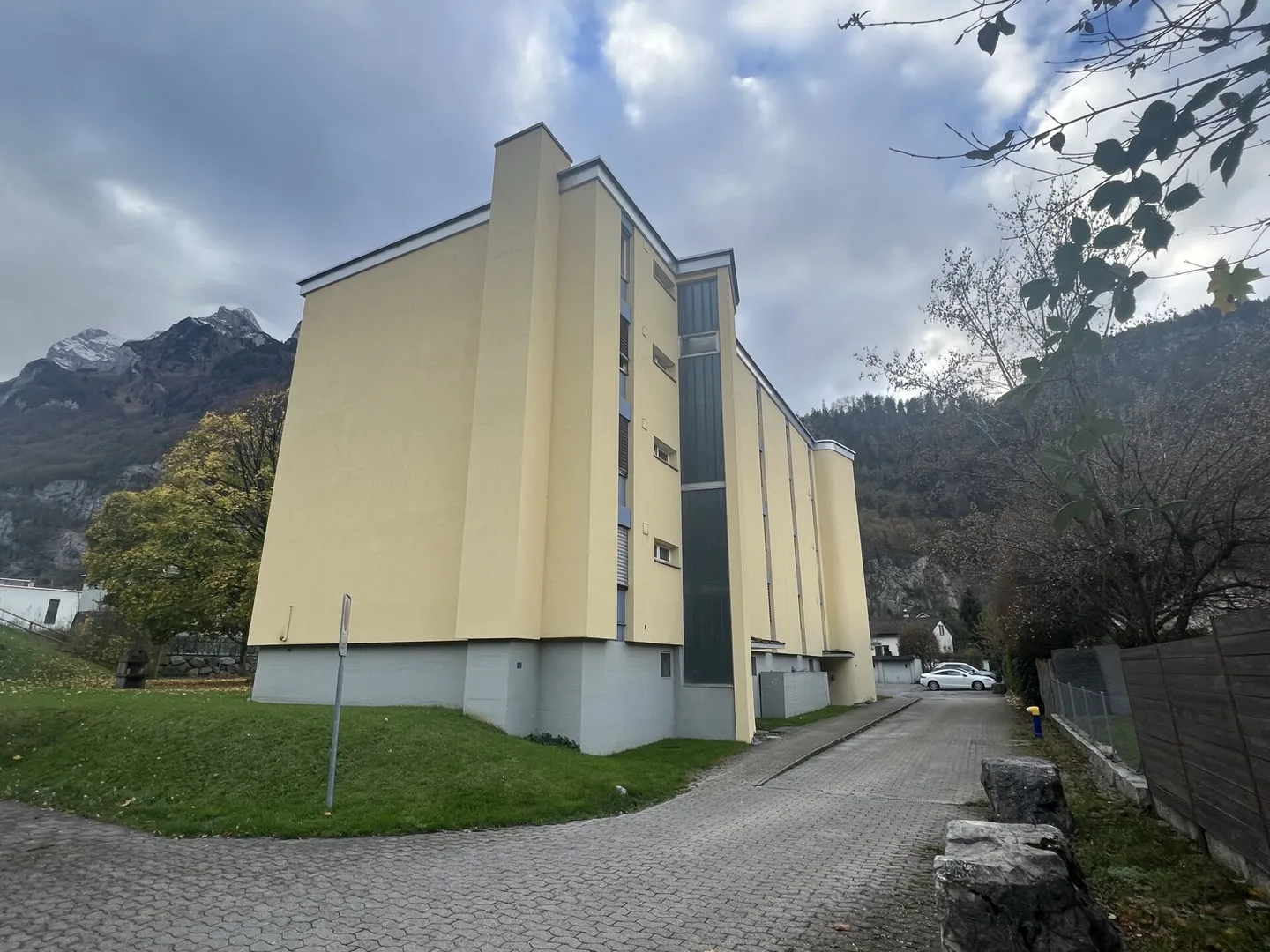 2.5-Zimmerwohnung in Näfels - Foto 1 von 4