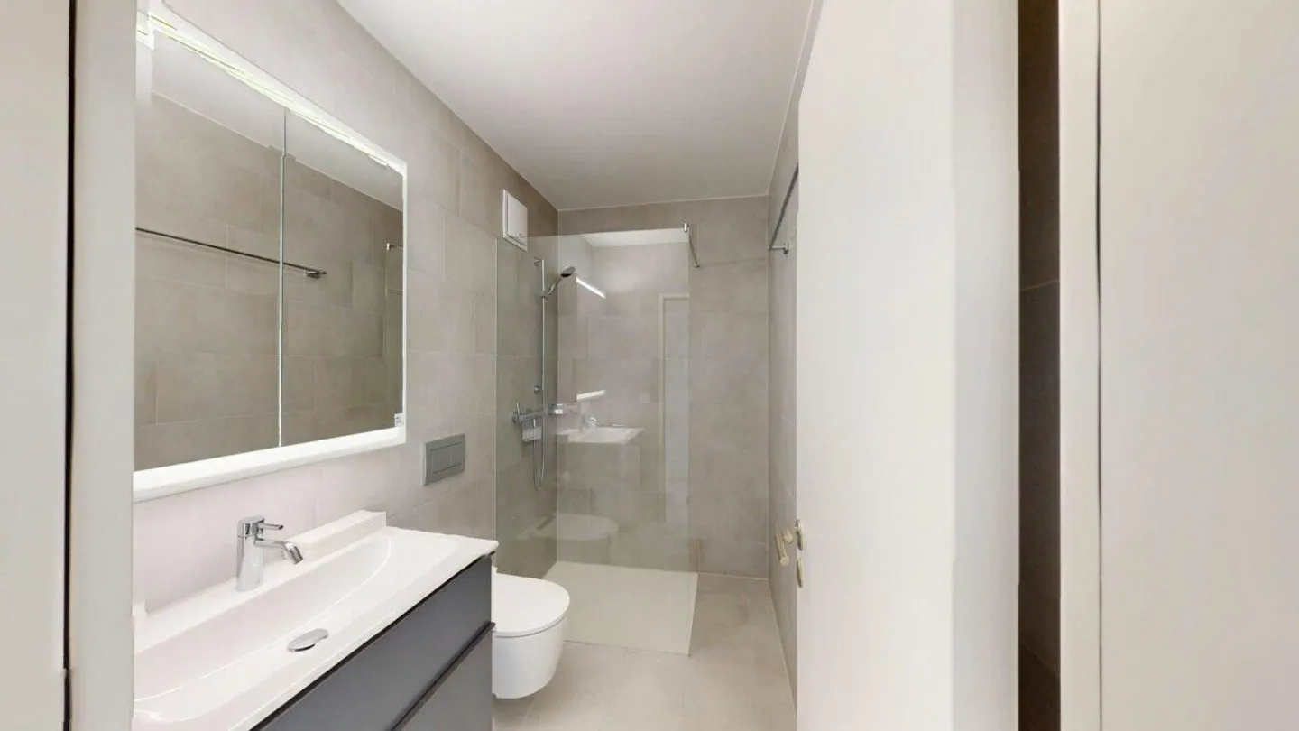 Living in peace - well connected - Photo 8 of 11