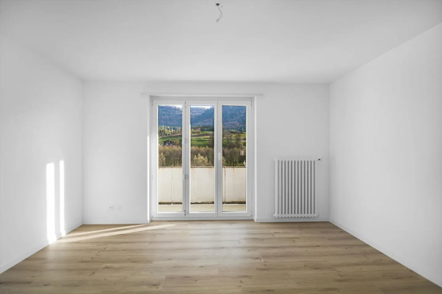 Tavannes, bel appartement rénové de 3,5 pièces avec balcons - Photo 3 sur 8