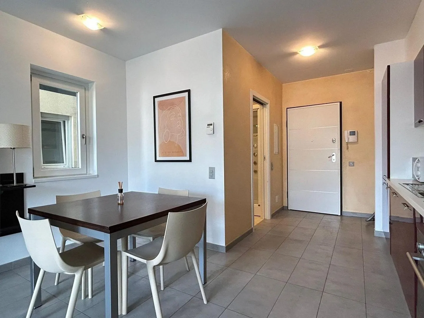 Furnished one-room apartment, a few steps from the city center - Photo 2 of 5