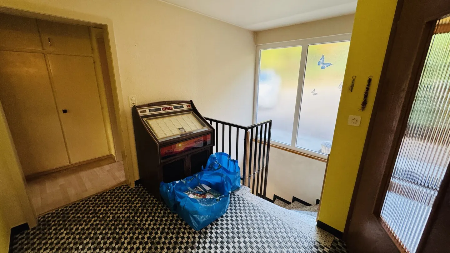 Detached 5.5-room house for 1-2 families - Garage, large garden, panoramic view - Photo 5 of 14