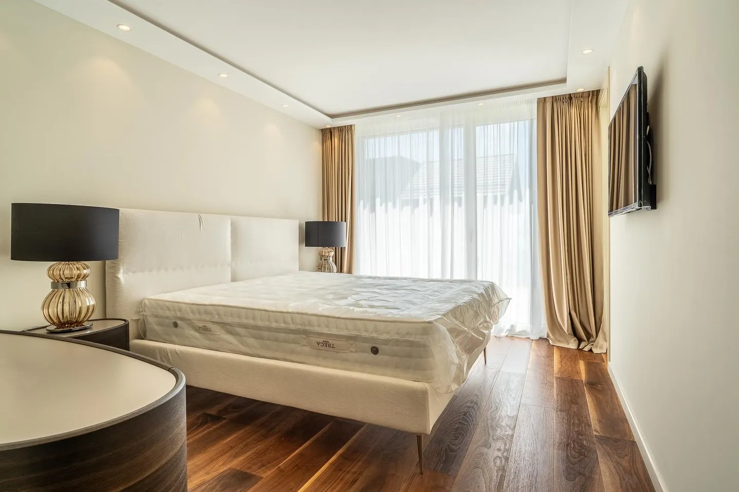 Large contemporary villa with 5 en suite bedrooms - Photo 5 of 19