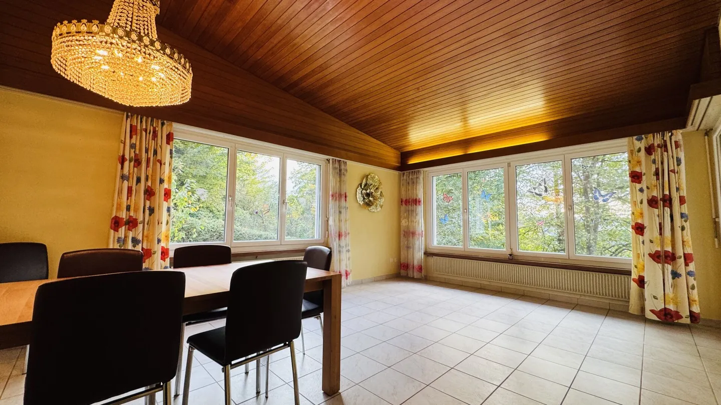 Detached 5.5-room house for 1-2 families - Garage, large garden, panoramic view - Photo 7 of 14