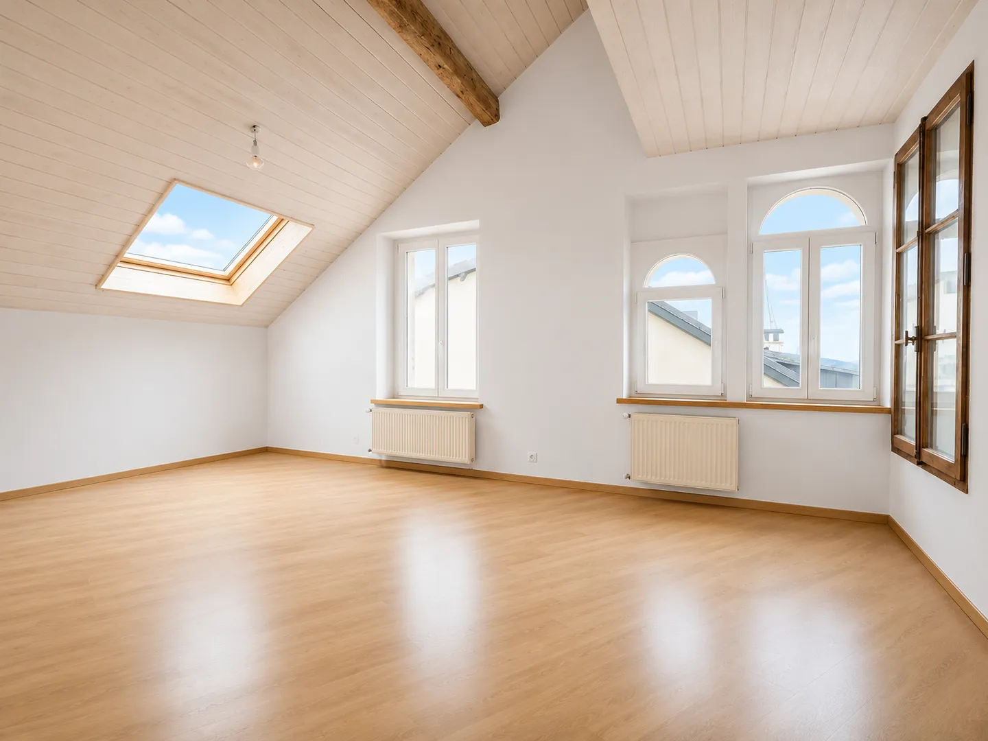 5-room apartment - Photo 1 of 3
