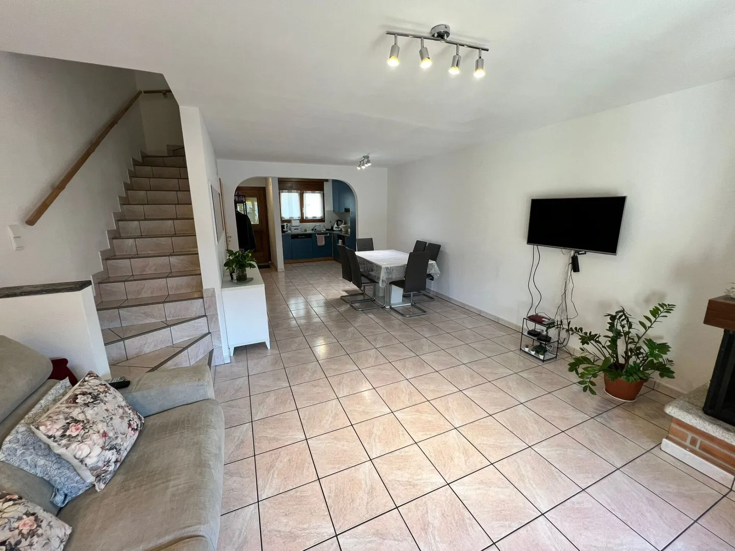 Maison de rangée 3,5 pièces + grenier - Photo 3 sur 18