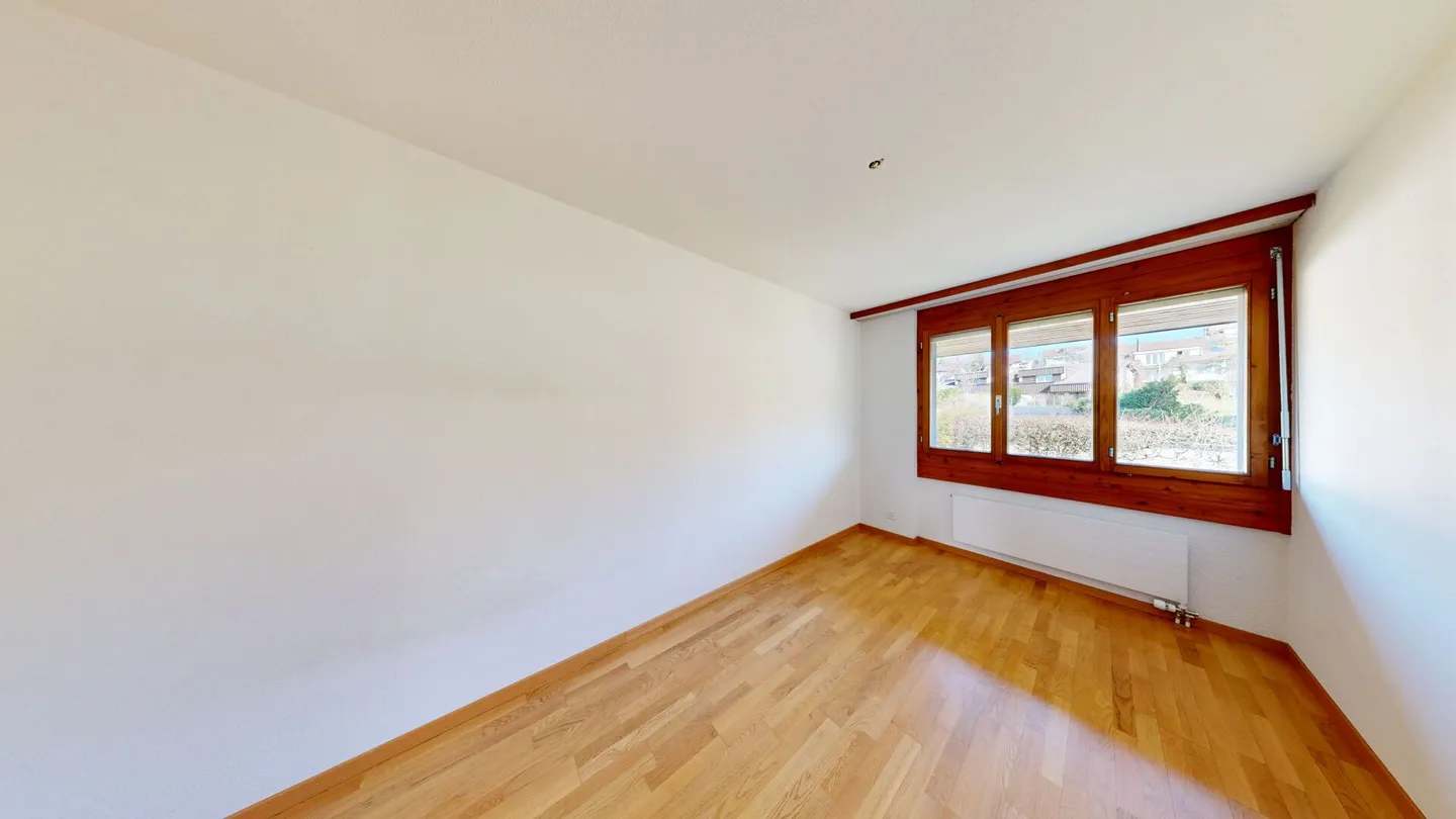 3.5-Zimmer-Wohnung mit zwei Balkons und Weitblick - Foto 7 von 10