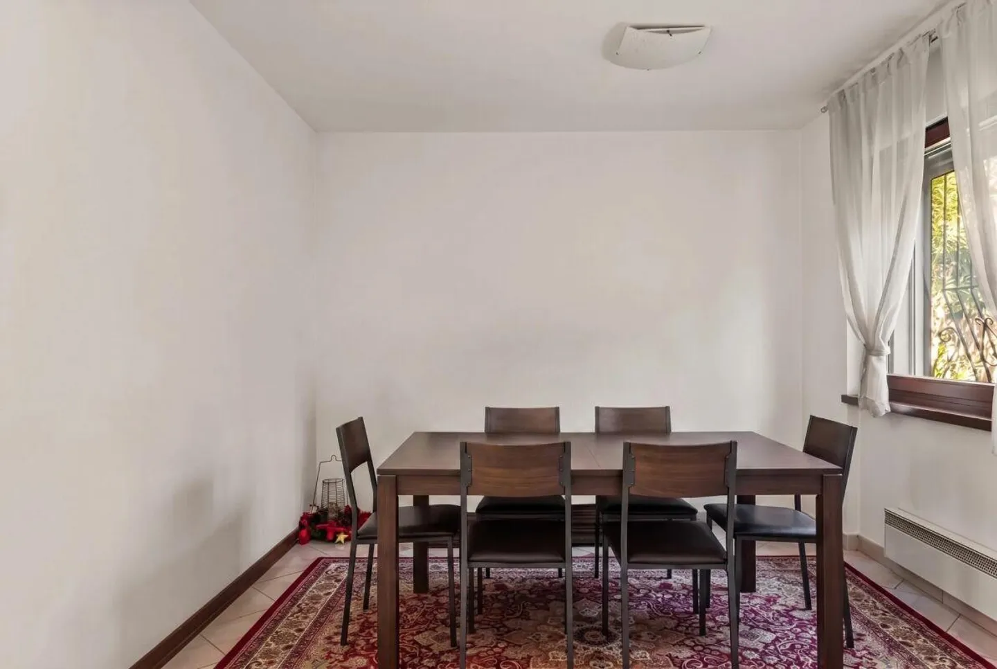 House with garden and communal pool - Photo 5 of 11