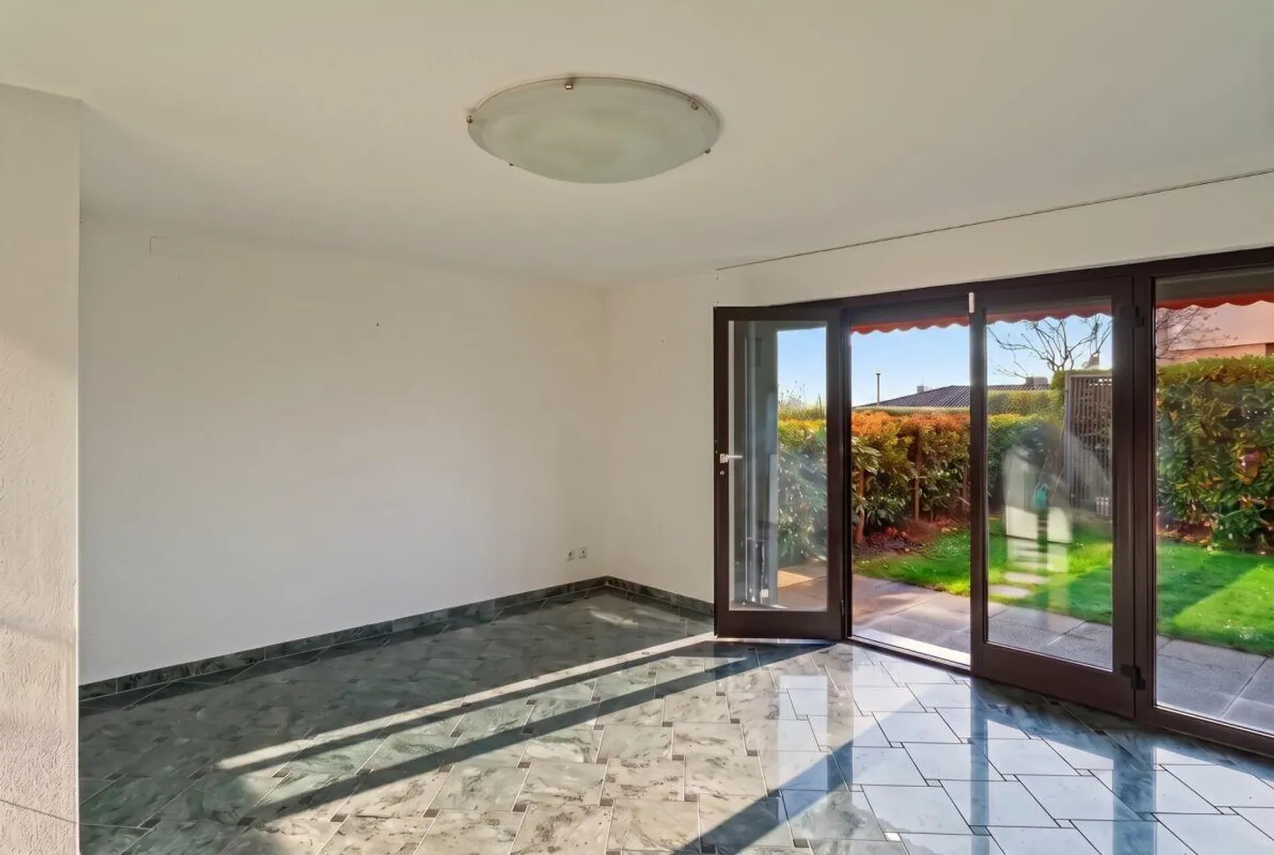 House with garden and communal pool - Photo 11 of 11