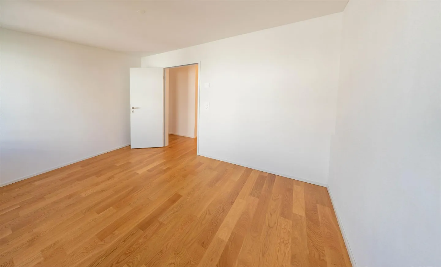 Appartement 5.5 pièces au rez-de-chaussée avec jardin à usage exclusif - Photo 4 sur 4