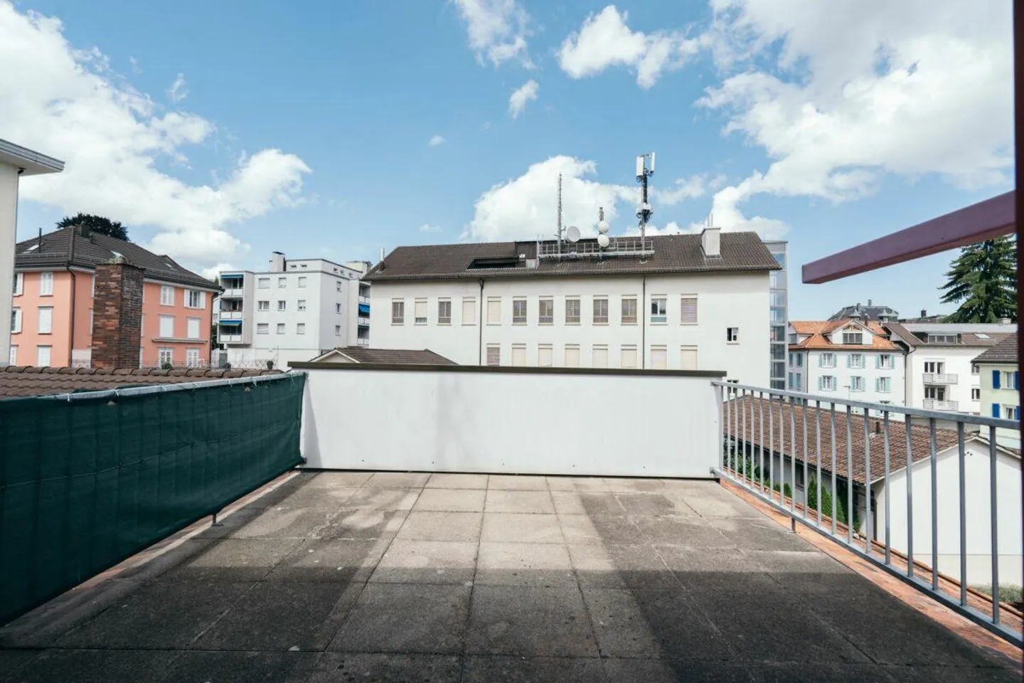 CENTRAL AVEC GRANDE TERRASSE - Photo 1 sur 8