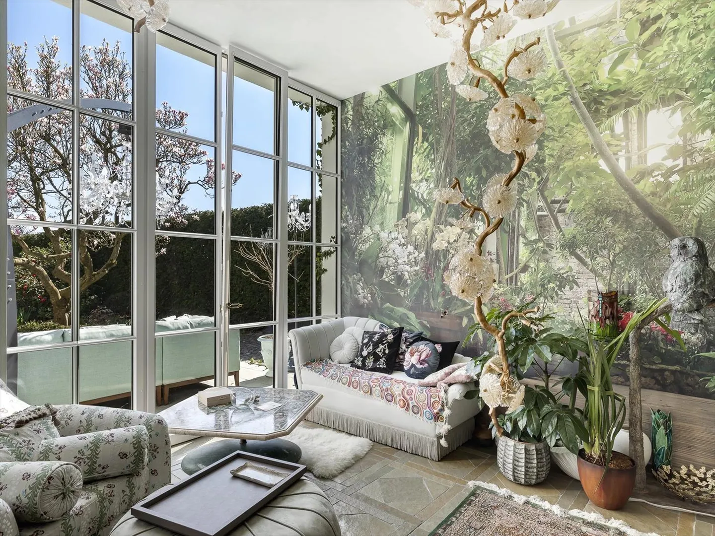 Magnificent, fully renovated mansion - Photo 9 of 13