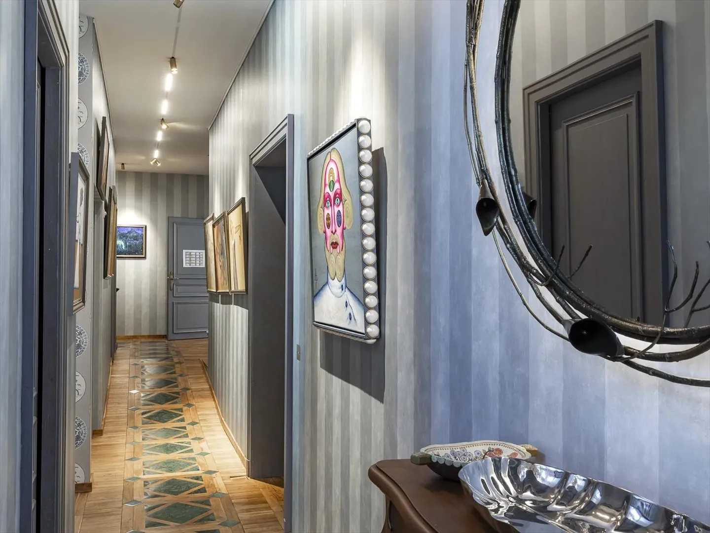 Magnificent, fully renovated mansion - Photo 11 of 13