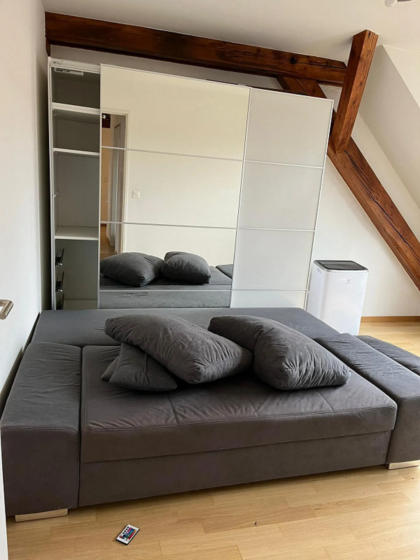Top-Floor Apartment with Terrace - Photo 8 of 10