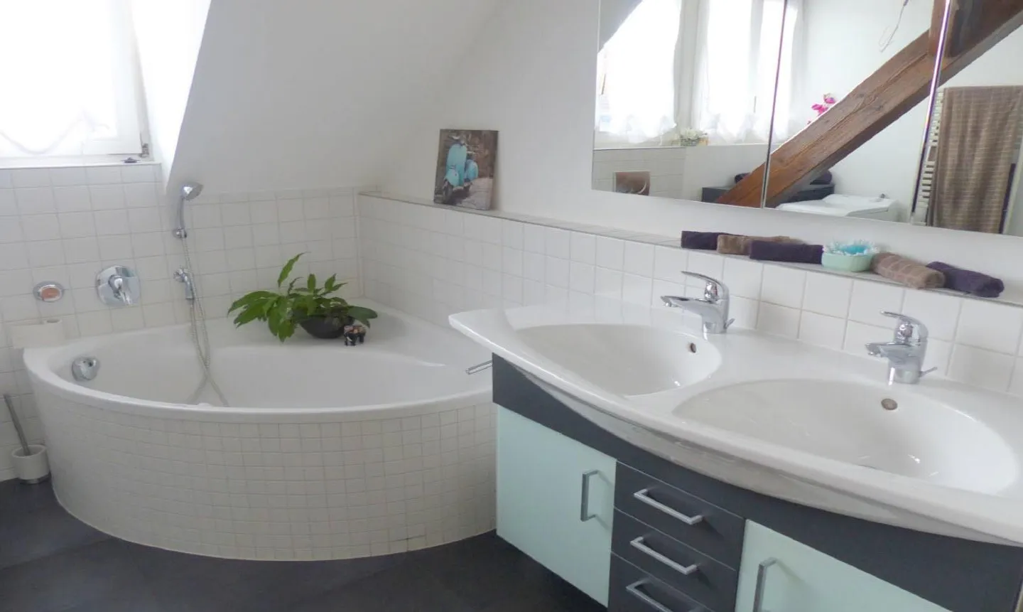Top-Floor Apartment with Terrace - Photo 6 of 10