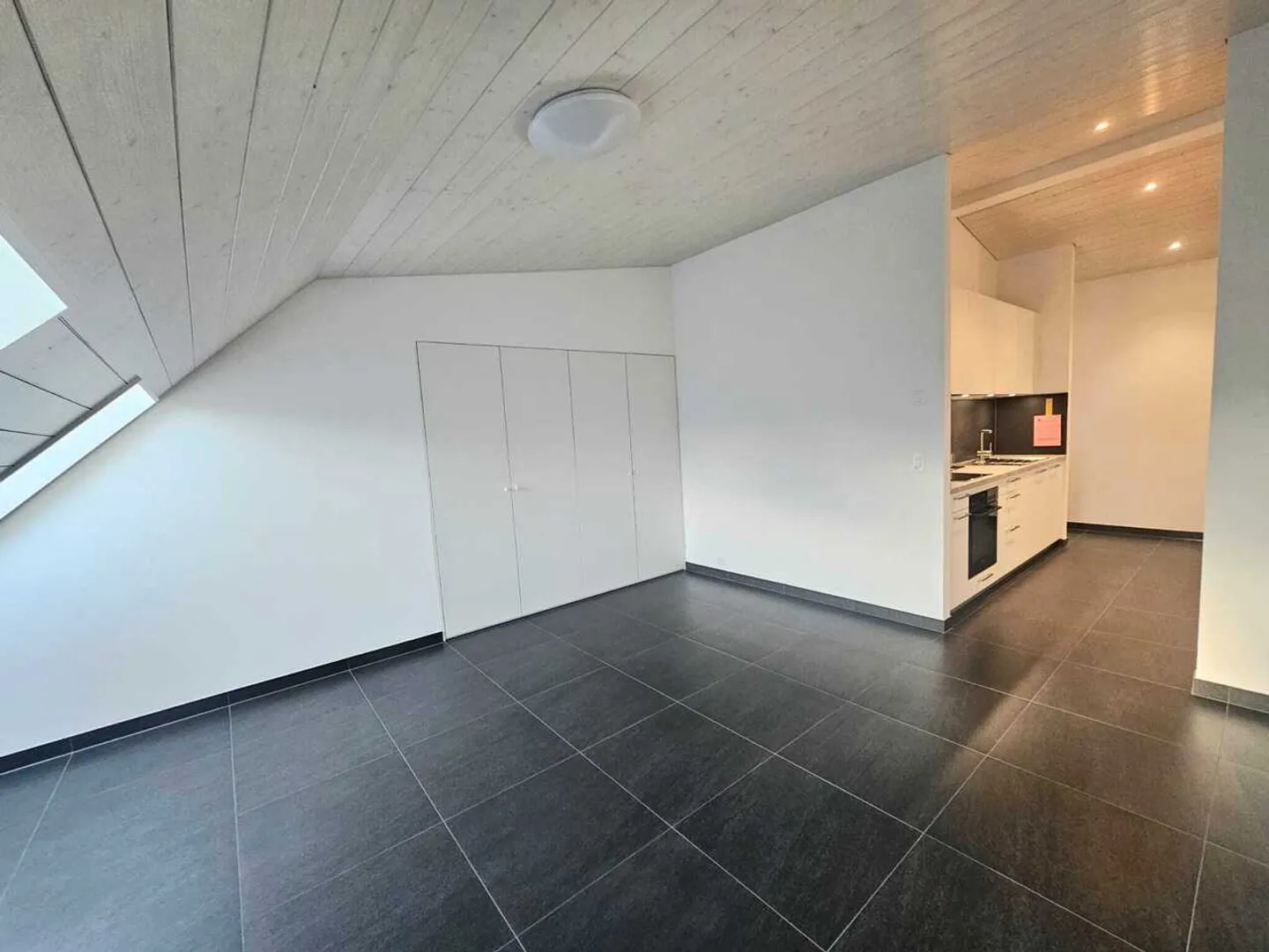 Modern 3-room apartment with stunning view in Yverdon-les-Bains - Photo 1 of 8