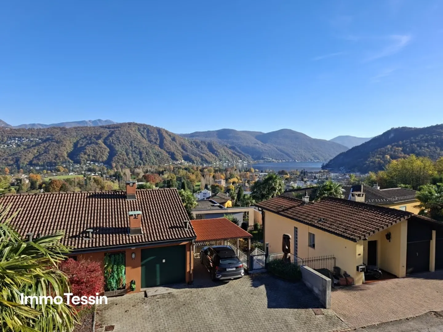 SECONDA CASA: Villa spaziosa con vista mozzafiato sul lago, posizione tranquilla e vicinanza al campo da golf di Lugano-Magliaso - Foto 2 di 13