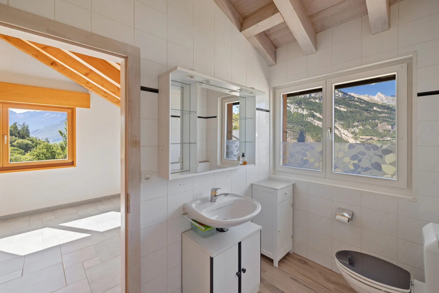 Semi-Detached Villa Fully Renovated - Photo 6 of 13