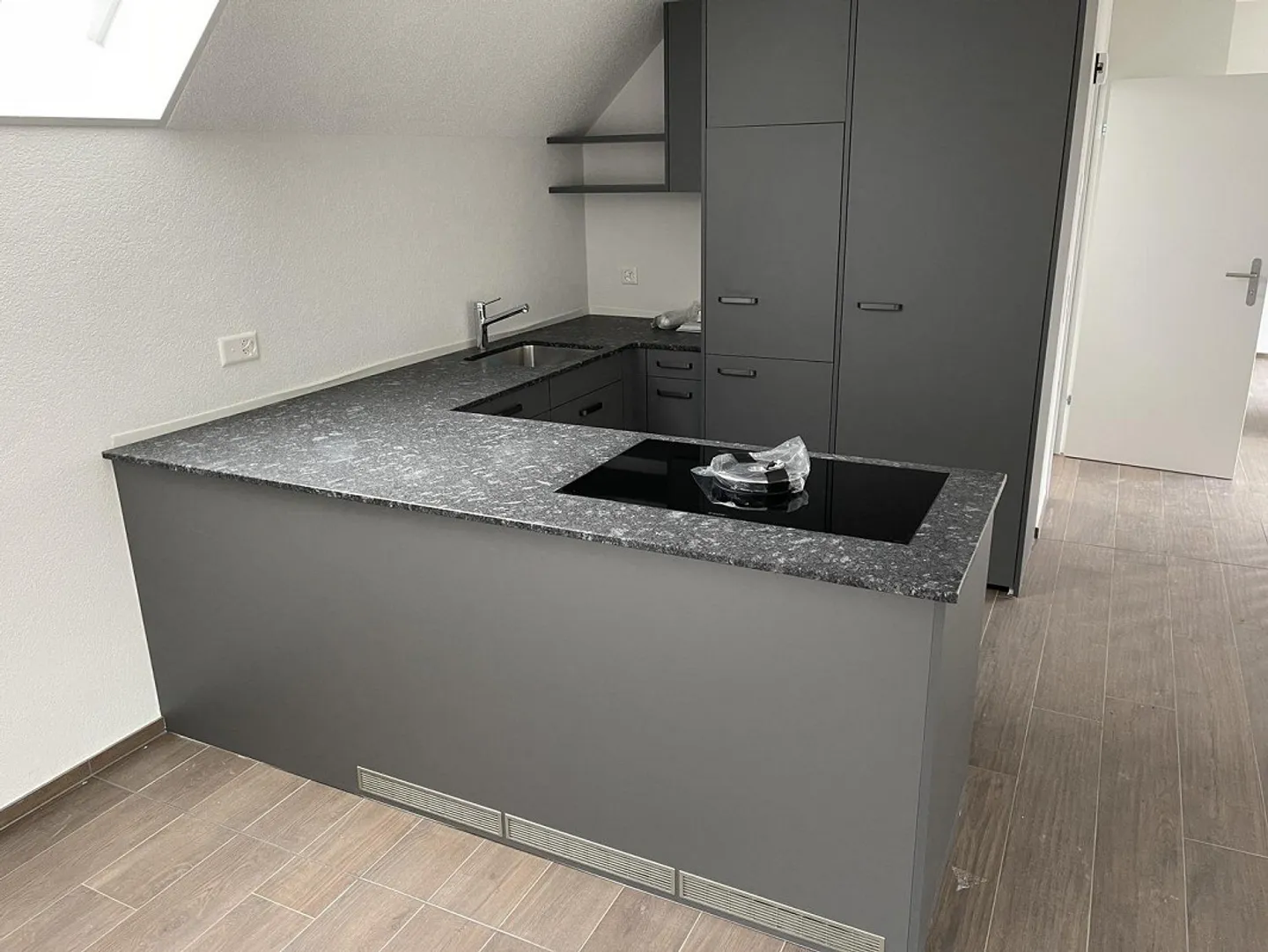 Moderne 2.5-Zimmerwohnung in Bülach - Foto 2 von 8