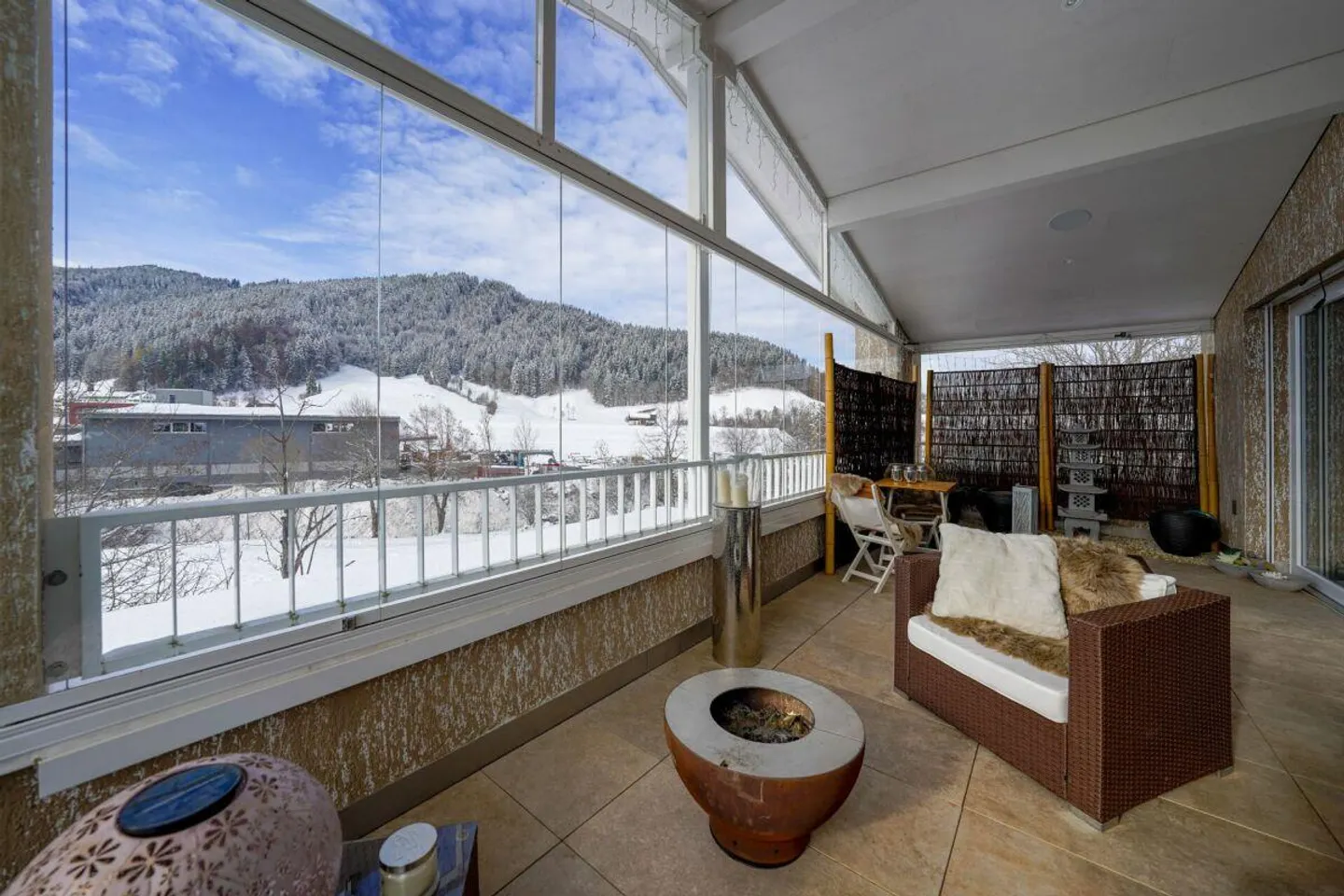 Extraordinary 4.5 Room Oasis with Style and 6 m Ceiling Height, Spa Ensuite Bathroom & Glazed Loggia - Photo 8 of 13