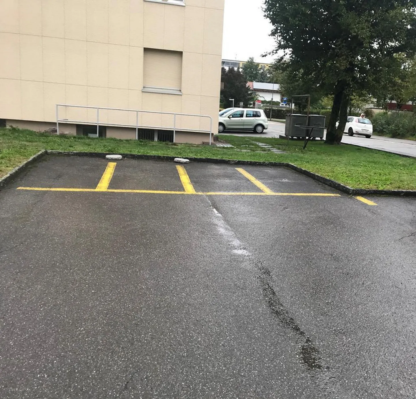 Motorradparkplatz Mieten - Foto 1 von 2