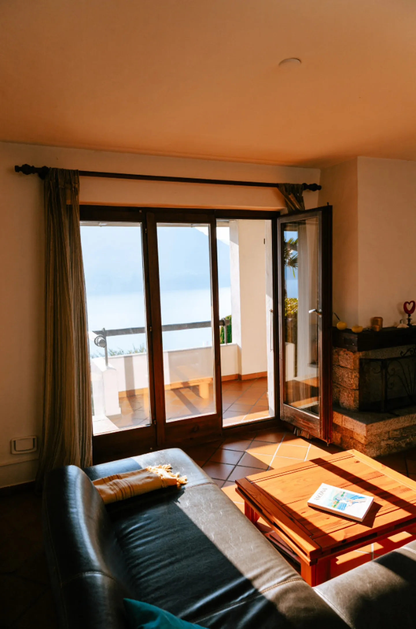 Maison mitoyenne spacieuse de 3,5 pièces avec balcon, Brissago - Photo 4 sur 12