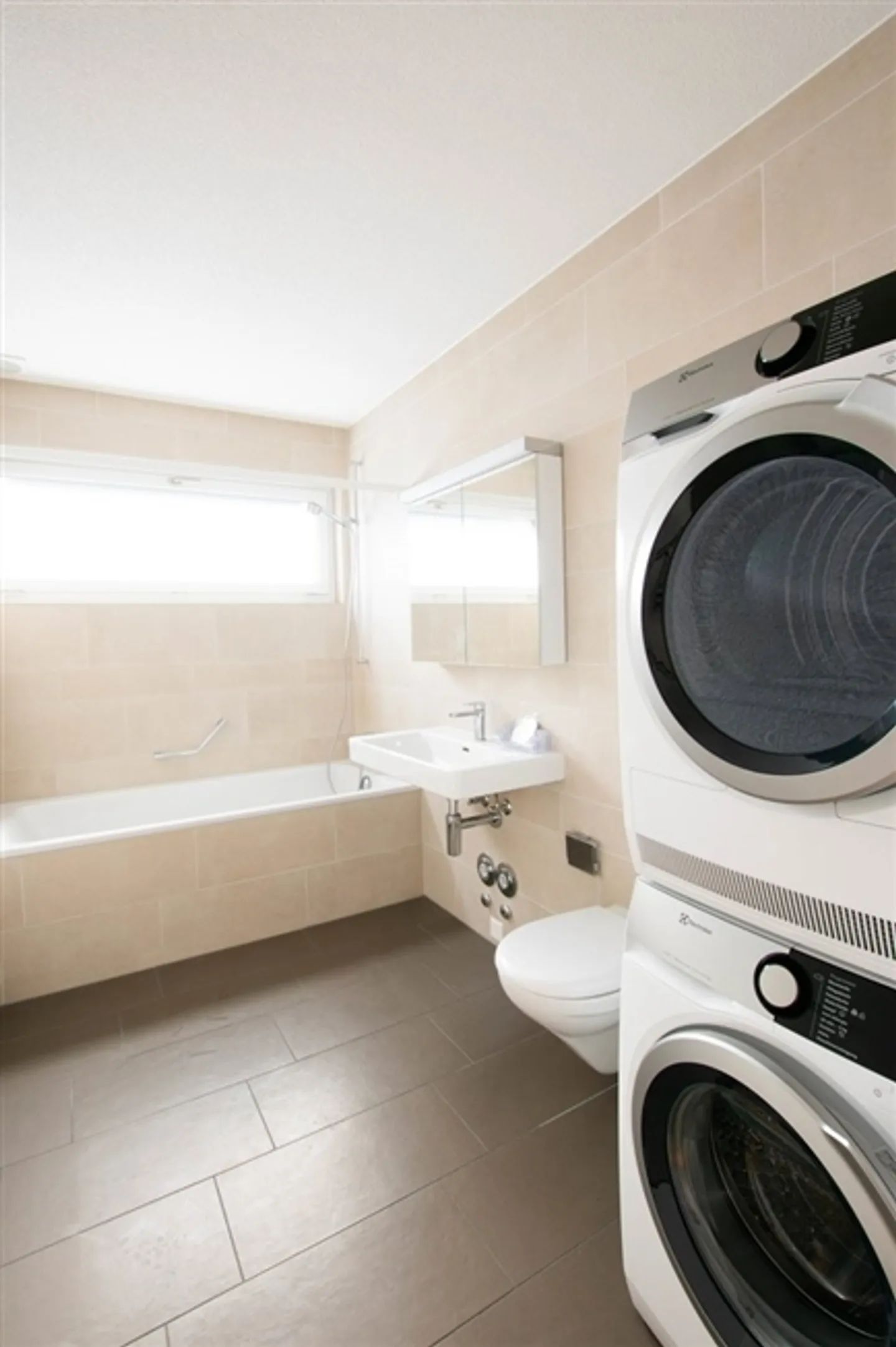 Ampio moderno appartamento di 5.5 stanze alla stazione - ideale come appartamento condiviso - Foto 7 di 11