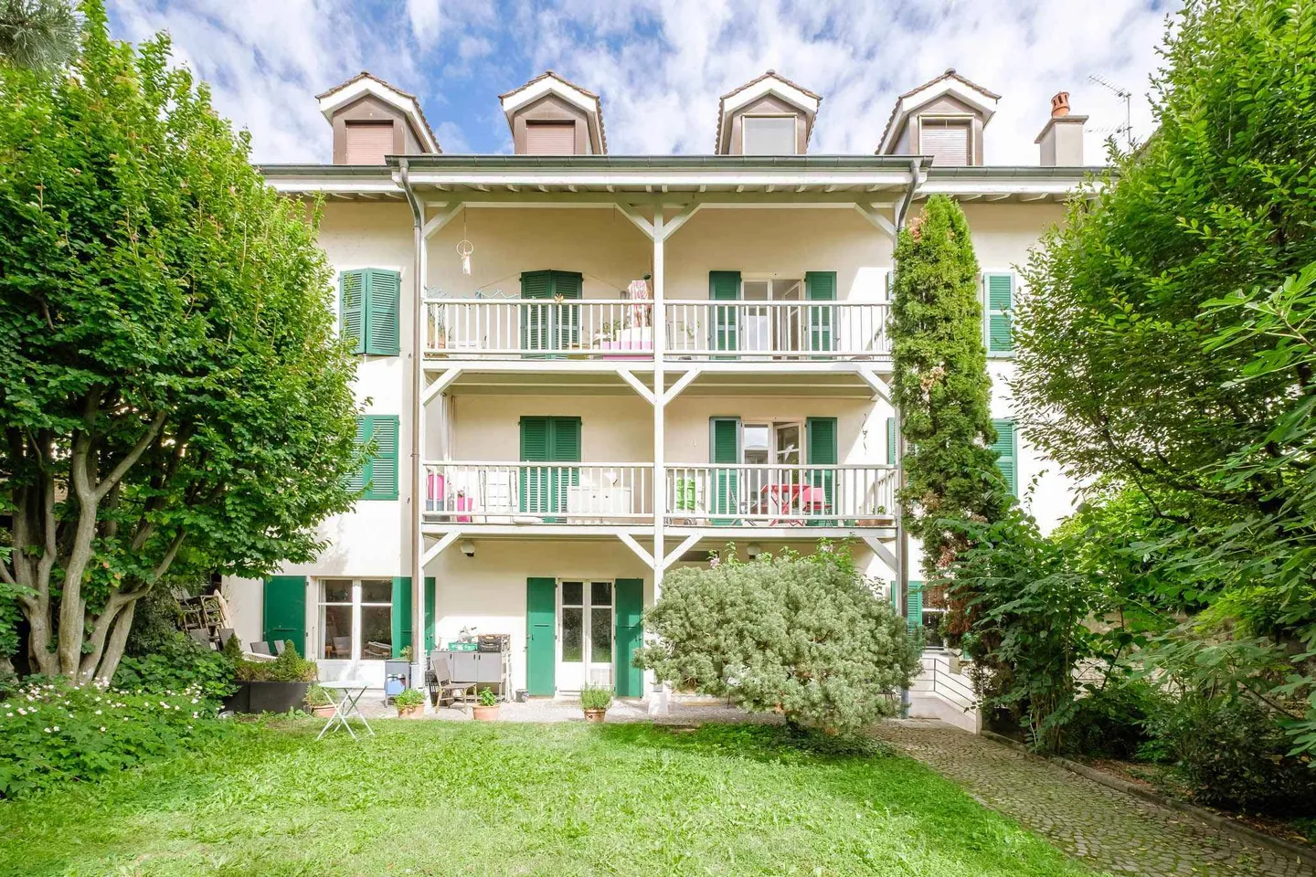 Charming Apartment in Carouge - Photo 8 of 12