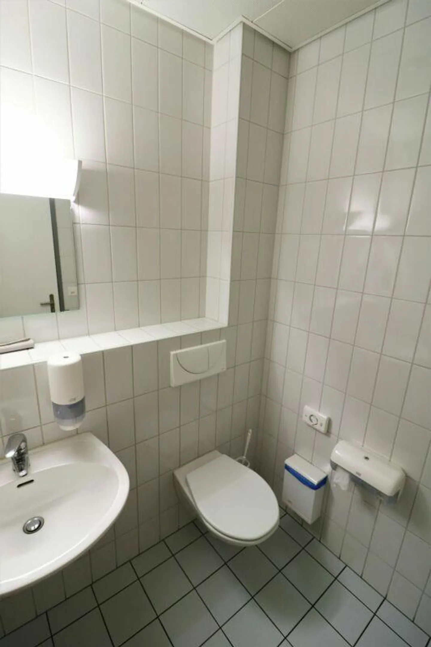 Lichtdurchflutete Gewerberäume - Raum für Ihre Vision! - Foto 9 von 12