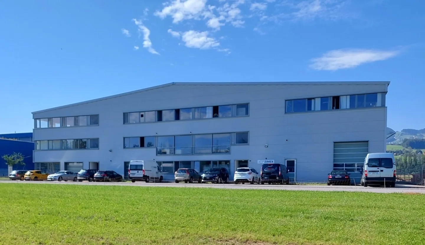 Espace commercial directement adjacent à l'aéroport d'Altenrhein - Photo 1 sur 8